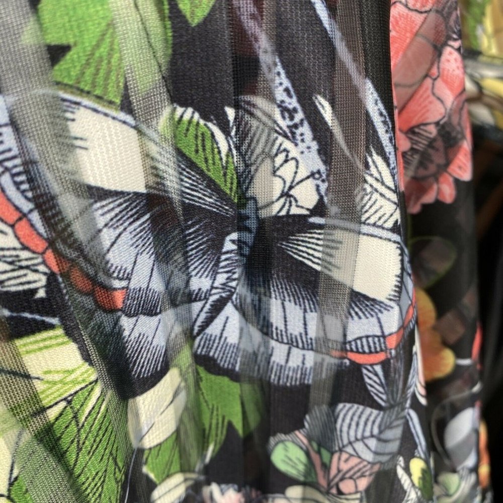 foxiedox One-Shoulder Floral Pleated Midi Dress in Black and Multicolor - Picture 10 of 12